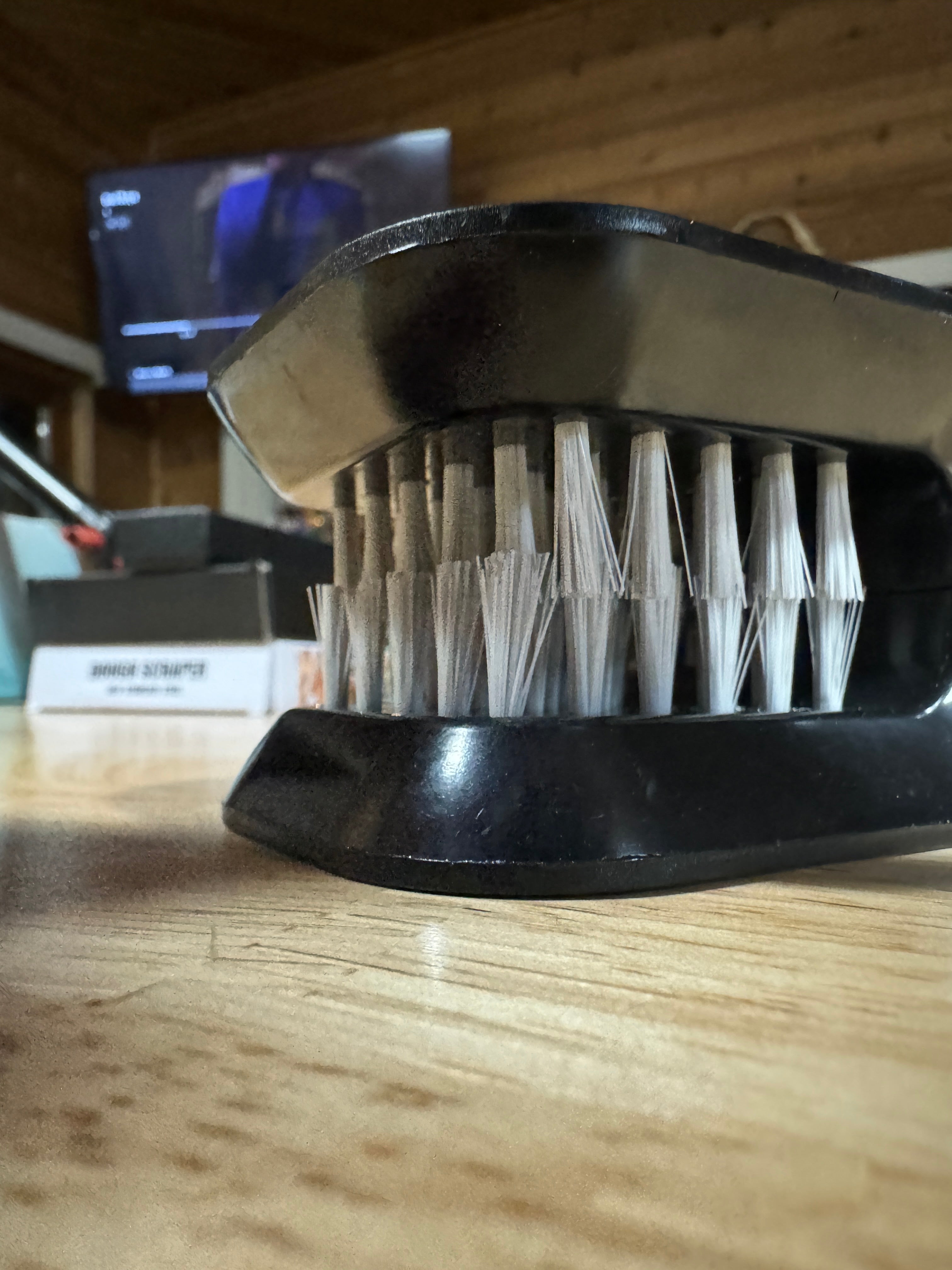 Spaceman Knife Scrubber