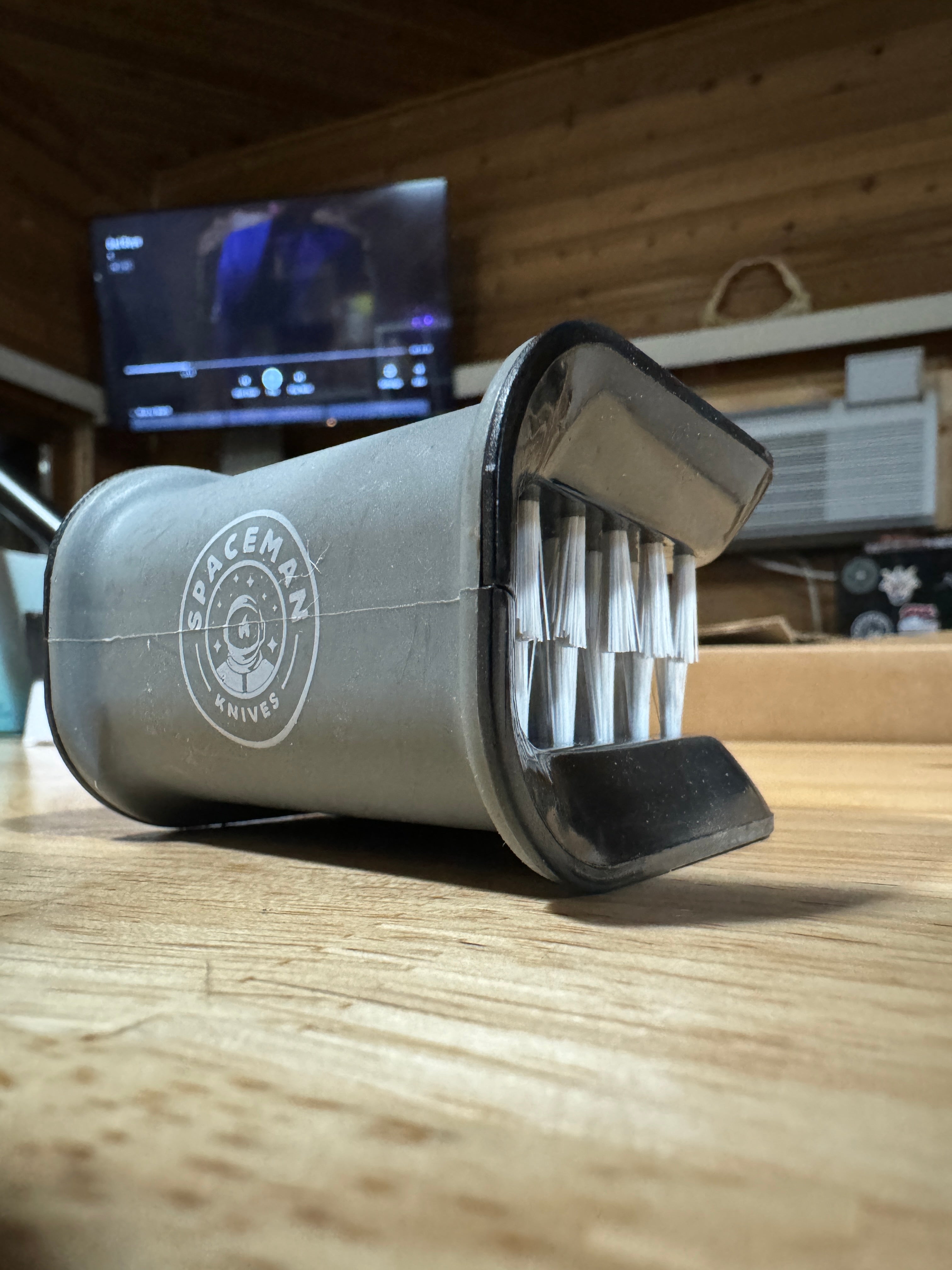 Spaceman Knife Scrubber